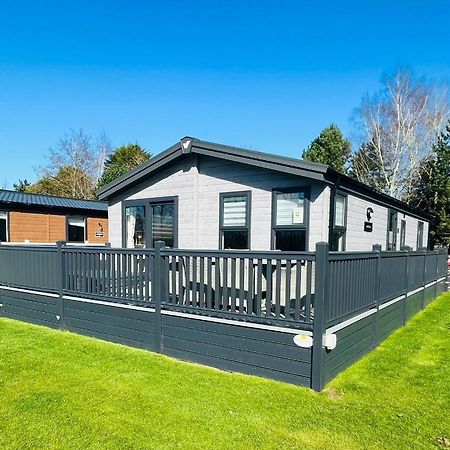 יורק Black Moorhen Lodge With Hot Tub מראה חיצוני תמונה