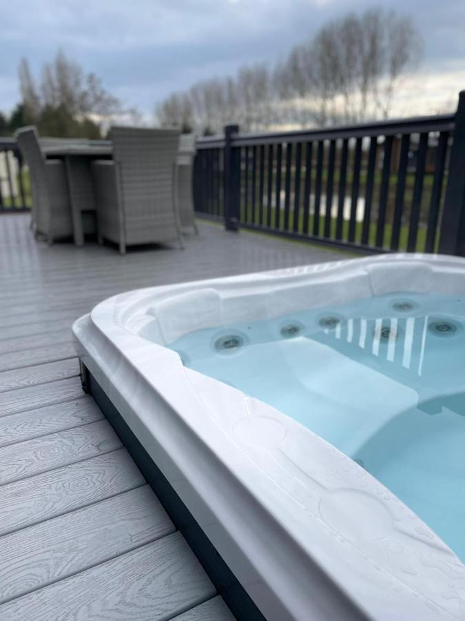 יורק Black Moorhen Lodge With Hot Tub מראה חיצוני תמונה