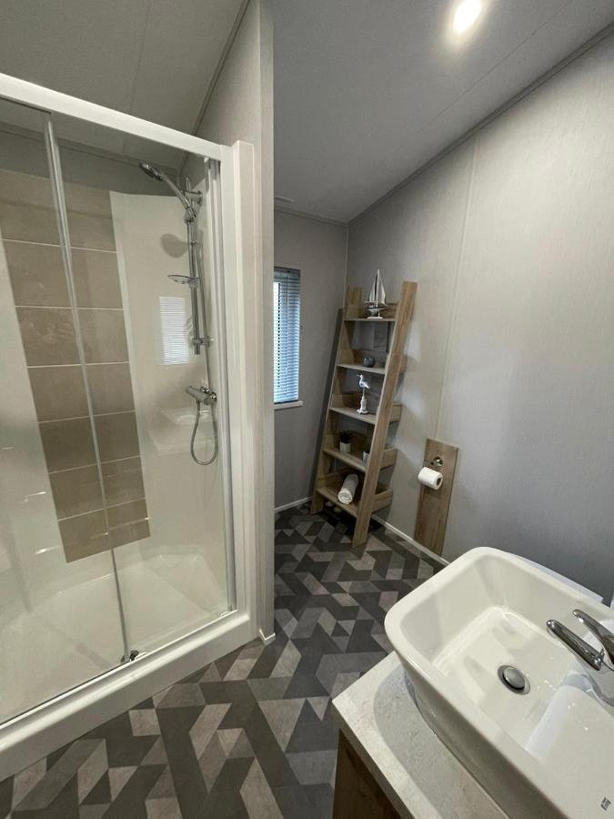יורק Black Moorhen Lodge With Hot Tub מראה חיצוני תמונה